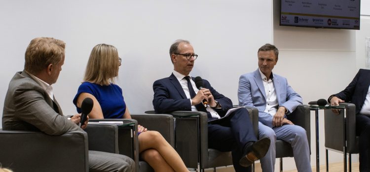 Weiterbildung ist kein bildungspolitisches Nebenthema Weiterbildung ist kein bildungspolitisches Nebenthema